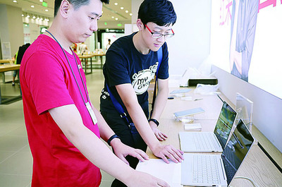 筆記本電腦成學(xué)生剛需裝備 近期銷量增三四成